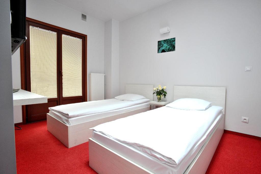 Hostel Promenada Rzeszów Rom bilde